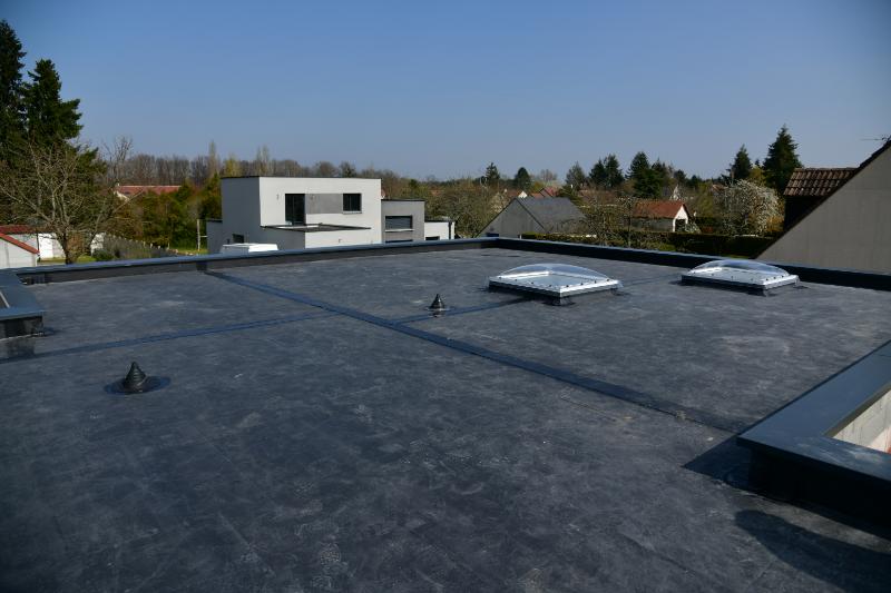 Application de membrane d'étanchéité EPDM sur toit terrasse plat