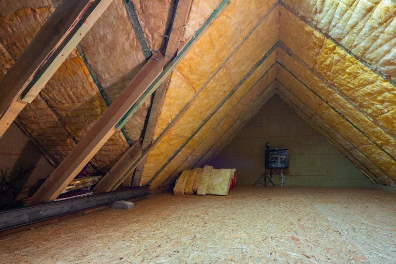 Combles avant et après isolation thermique - économies d'énergie garanties